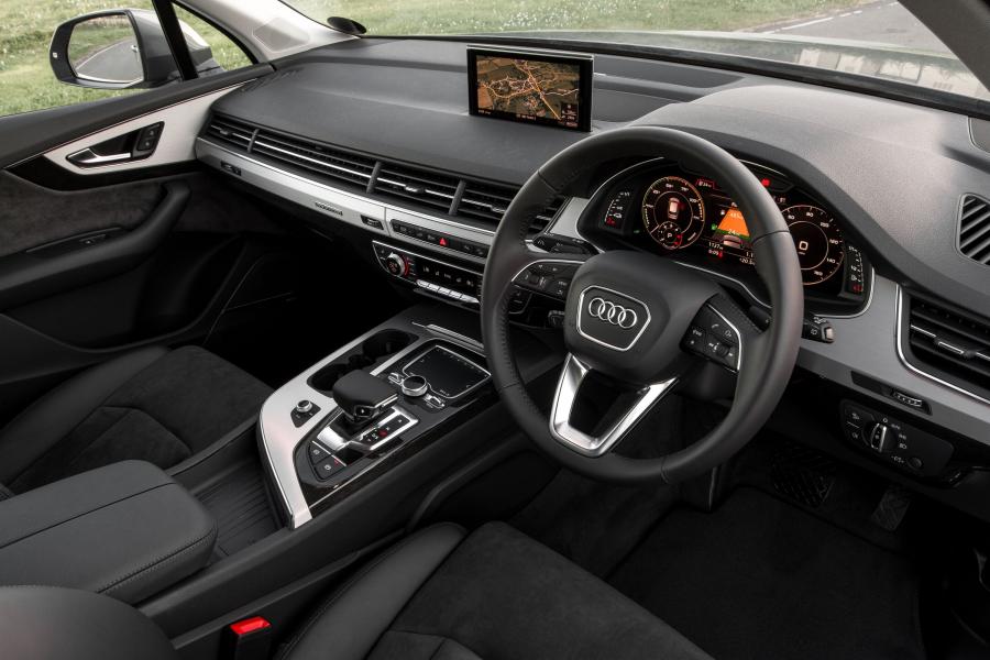 Торпедо Audi Q7 e-tron TDI Quattro (4M) 2016 года  (UK) (фото 6 из 21)